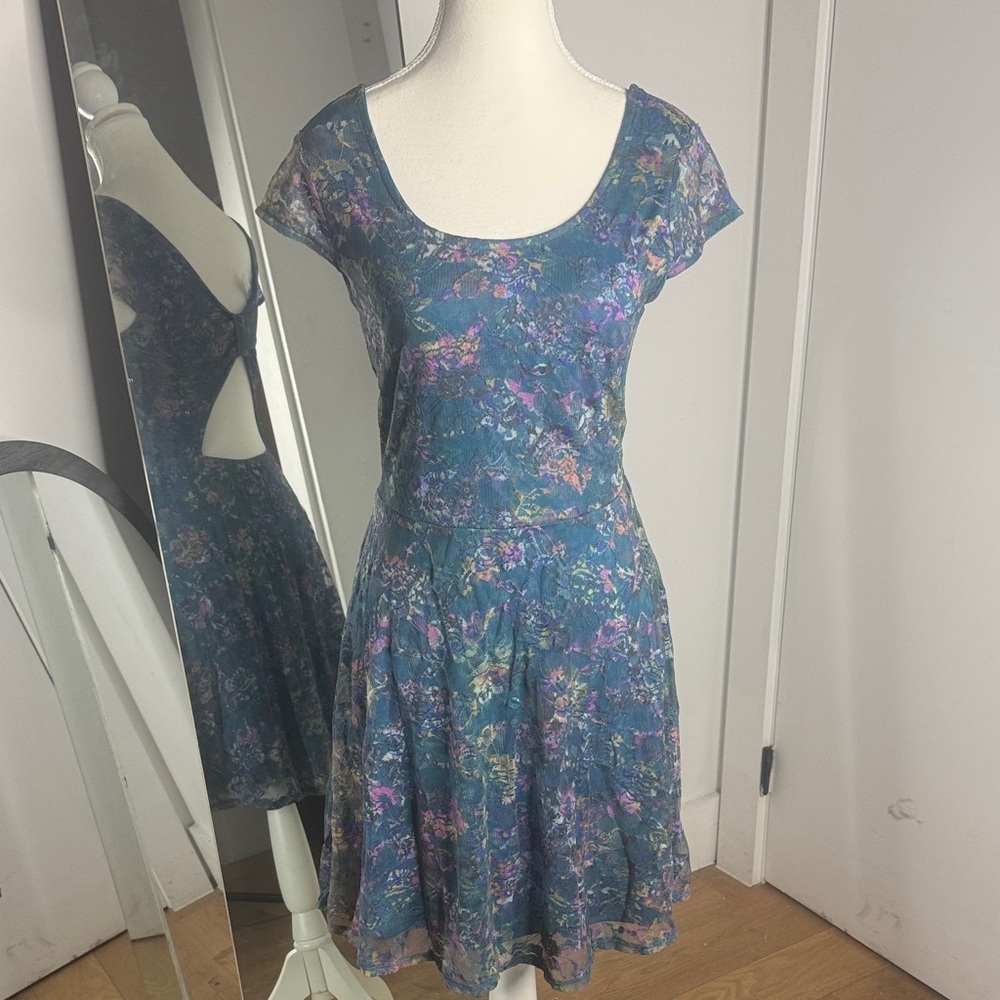 Blue Floral 🚨BOGO 50% OFF - Back Cut Out Mini Dress - Sz Med